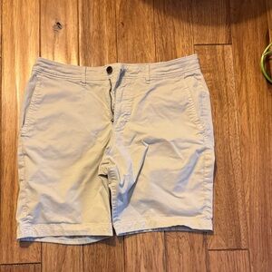 A&F Men’s Tan 7” Shorts